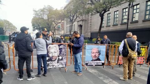 Exigen libertad de Julian Assange, ante arribo de Joe Biden a Palacio Nacional