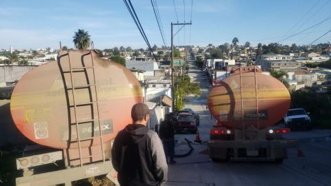 Pipa con diesel se impactó contra vivienda en Tijuana