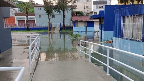 Niños sin clases por escuela inundada en Tijuana