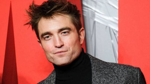 Cuestionan look con falda de de Robert Pattinson