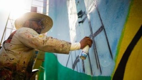 Tijuana en Tlaxcala; Enrique Chiu pinta el mural más grande de ese Estado