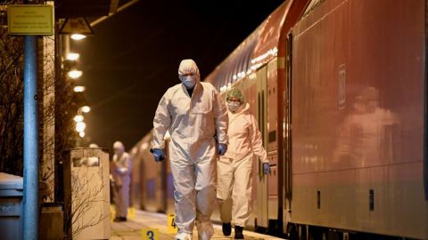 Dos muertos en un ataque con cuchillo en un tren en el norte de Alemania