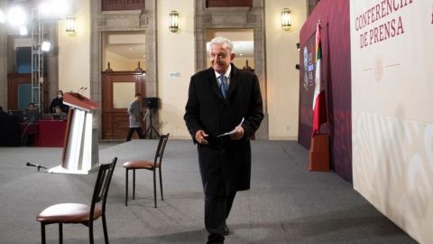 AMLO evita opinar sobre propaganda contra Sheinbaum