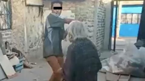 VIDEO: Hombre golpea en la cabeza a abuelita con un tubo