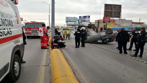 Pareja de la tercera edad lesionada en volcadura en Diagonal Reforma de Torreón
