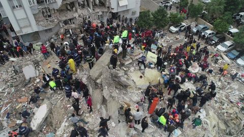 Terremoto en Turquía y Siria deja más de 7 mil 300 muertos