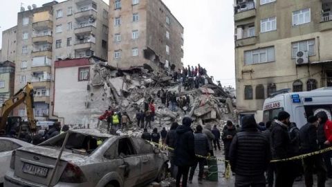 Sismo en Turquía y Siria deja más de 25 mil muertos
