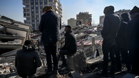 Detienen a 48 personas en Turquía por saqueos tras sismo