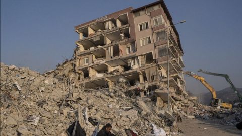 Turquía encarcela a 54 sospechosos del derrumbe de edificios tras terremoto