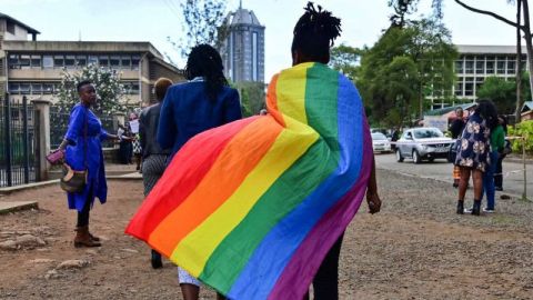 Detienen a seis hombres por practicar la homosexualidad en Uganda