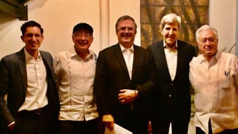 Marcelo Ebrard recibe a John Kerry en Oaxaca