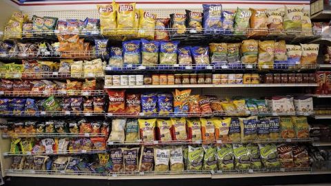 ¿Qué alimentos contienen grasas trans reguladas en México, según el DOF?