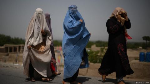 Mujeres afganas no podrán trabajar en la ONU; Talibán lo prohíbe
