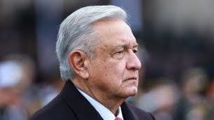 López Obrador está "bajo tratamiento médico"