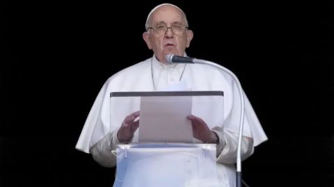 Papa Francisco se lanza contra el aborto, los vientres de alquiler y embriones