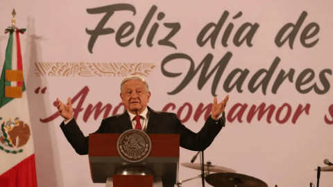 AMLO felicita a las mamás de México por el 10 de mayo; les regala concierto