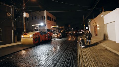 Gobierno de Montserrat Caballero refuerza bacheos nocturnos en Tijuana