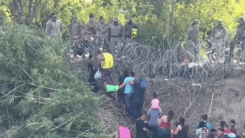 Migrantes se aglutinan en el Río Bravo para intentar cruzar a EU