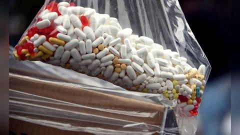 EU sanciona a 3 mexicanos por producción de píldoras de fentanilo