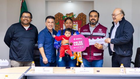 Gobierno de Montserrat Caballero entrega 13 pies de casa a familias vulnerables