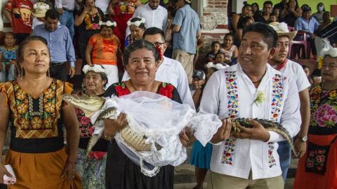 Alcalde se casa con caimán en ritual ancestral