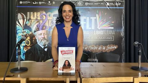 Presentó Toni Torres 'Sin Manual de Instrucciones' en la Feria del Libro