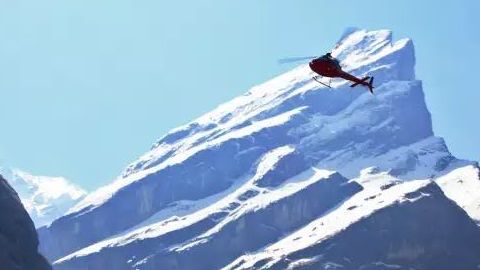 Piloto y 5 mexicanos mueren tras estrellarse su helicóptero en el Everest