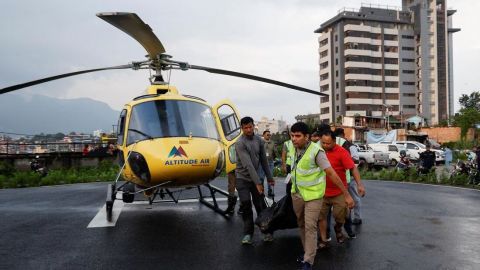 Trasladan a Katmandú cuerpos de mexicanos fallecidos en accidente aéreo