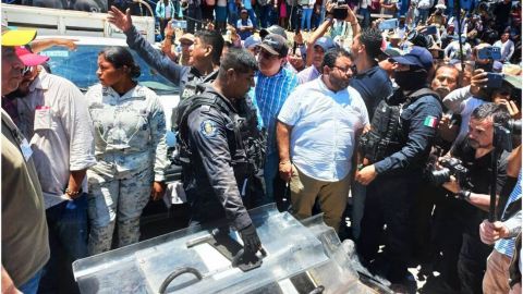Liberan a funcionarios y Autopista retenidos por pobladores en Chilpancingo