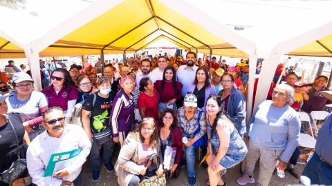 Alcaldesa Montserrat Caballero supervisa obra de pavimentación en el Florido