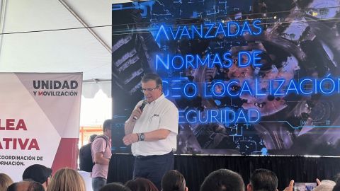 Marcelo Ebrard ofrece asamblea informativa en maquiladora de Tijuana
