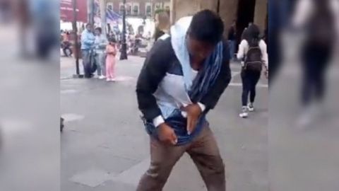 Hombre se rocía gasolina e intenta prenderse fuego en pleno Zócalo