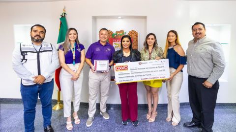 Recibe Ayuntamiento de Tijuana donativo de 450mil pesos de Cadena Comercial Oxxo