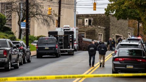 Reportan tiroteo activo en Pittsburgh; se oyeron 'cientos' de balazos