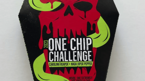 Joven muere en EU tras comer papa extra picosa; compañía retira producto