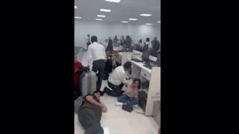 Reportan disparos en la Terminal 1 del AICM; dos policías heridos y un detenido