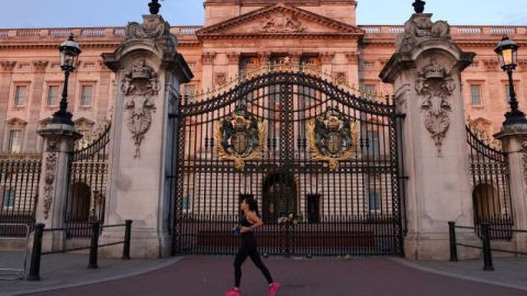 Hombre es detenido por intentar entrar al Palacio de Buckingham