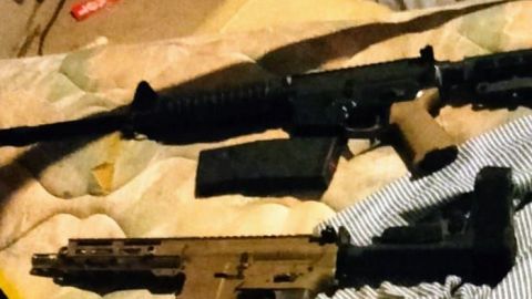 Aseguran armas largas y cuerpo táctico en Baja California