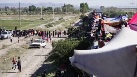 Mil 500 migrantes que viajaban en tren quedan varados en Fresnillo