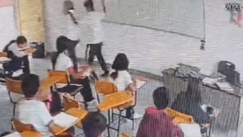 Dictan resguardo domiciliario a adolescente que apuñaló a su maestra en Coahuila