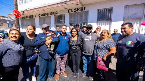 Gobierno de Montserrat Caballero trabaja día, tarde y noche en bacheo de Tijuana