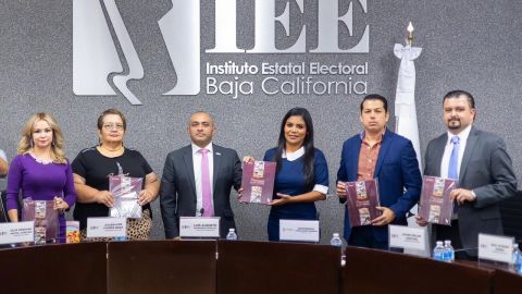 Entrega alcaldesa Montserrat Caballero cuentas claras al IEEBC