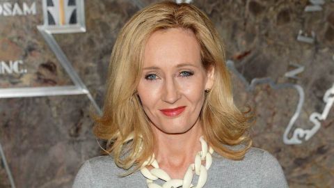 'Con mucho gusto iría dos años a prisión', dice J.K. Rowling por discurso