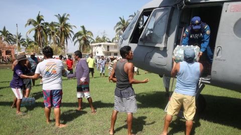 Entrega Marina víveres a población rural de Acapulco afectada por 'Otis'