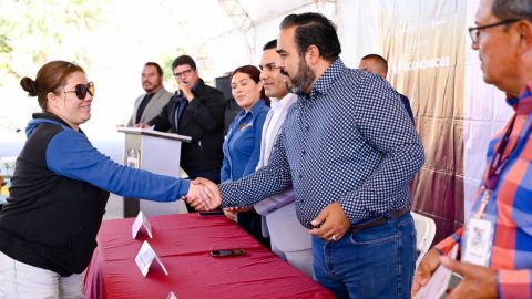 Ayuntamiento entrega 120 apoyos a familias tijuanenses