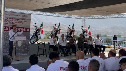 Entregan motocicletas a carteros del Servicio Postal Mexicano en Tijuana