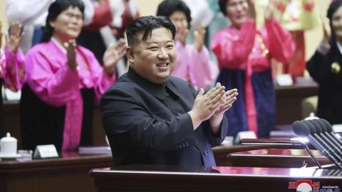 Kim Jong Un pide a mujeres que tengan más hijos para frenar caída de natalidad