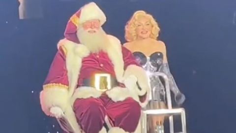 Santa Claus se lleva un 'susto' en el show de Madonna