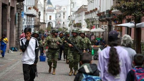 Presidente de Ecuador declara 'Conflicto Armado Interno' y saca al ejército