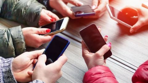 Telefonía celular se cae en EU; miles de usuarios reportan fallas